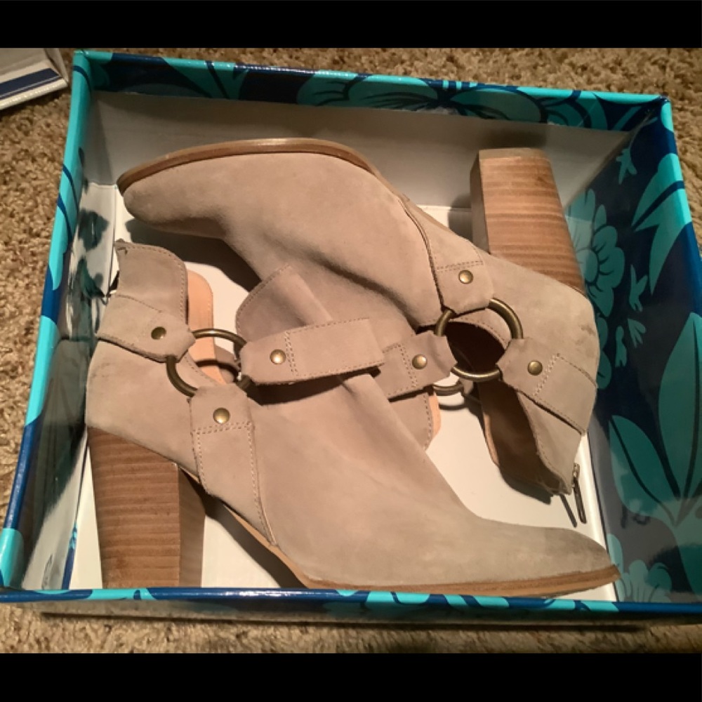 Seychelles booties. Tan/taupe color, size 9